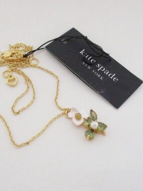 KATE SPADE - Green Cz & Mother Of Pearl Flower Necklace